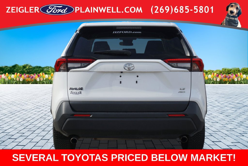 Used 2022 Toyota RAV4 LE AWD/4WD image 4