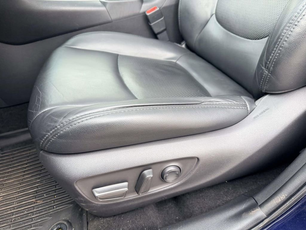 Used 2019 Toyota RAV4 Limited w/ Advanced Technology Package AWD/4WD image 18