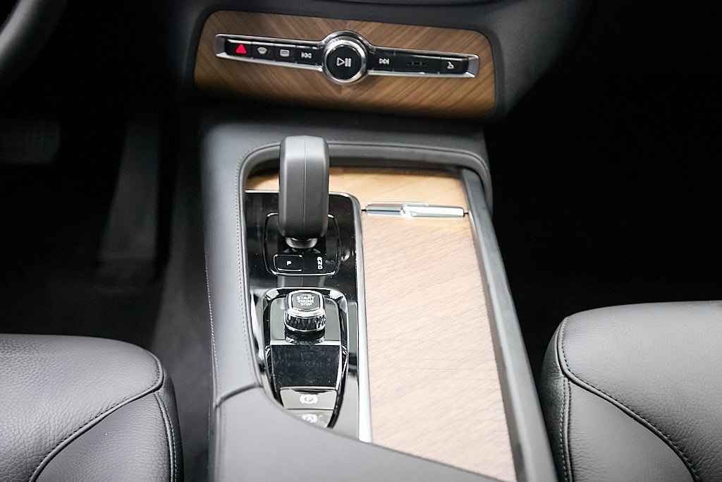 Certified 2024 Volvo XC90 B6 Plus w/ Protection Package image 32