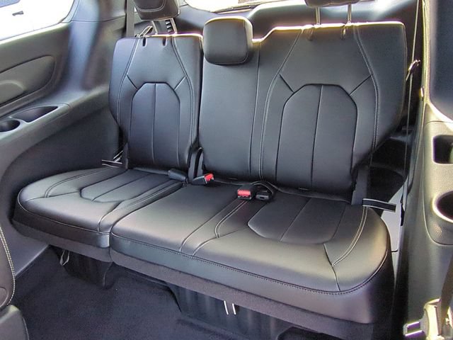 New 2026 Chrysler Pacifica Select FWD image 30