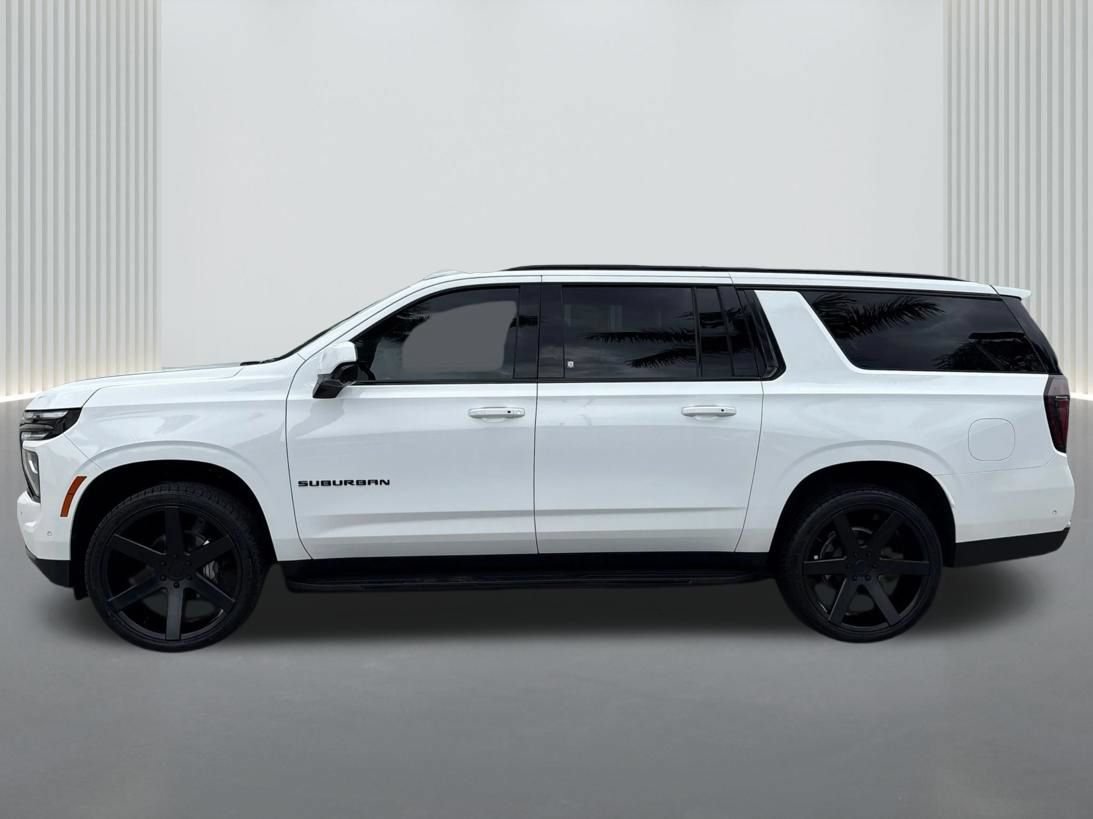 Used 2025 Chevrolet Suburban LT RWD image 8