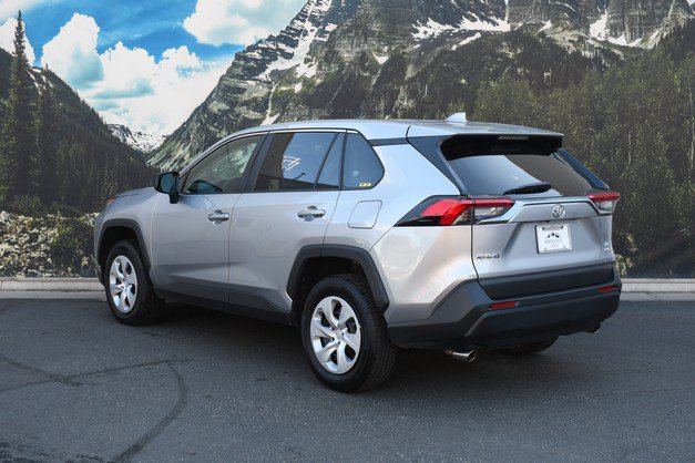 Used 2024 Toyota RAV4 LE AWD/4WD image 9