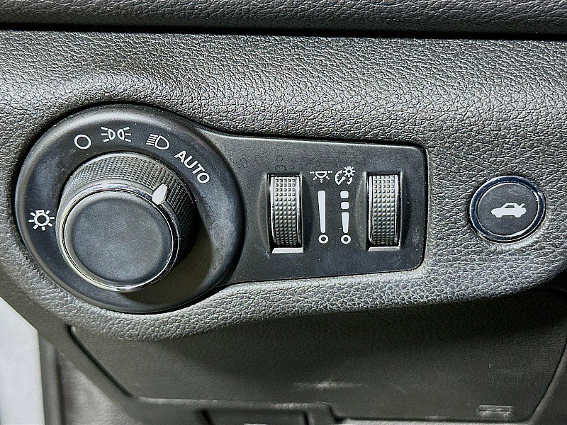 Used 2016 Chrysler 200 Limited image 10