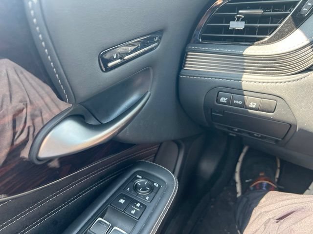 Used 2021 Lexus LS 500h AWD image 25