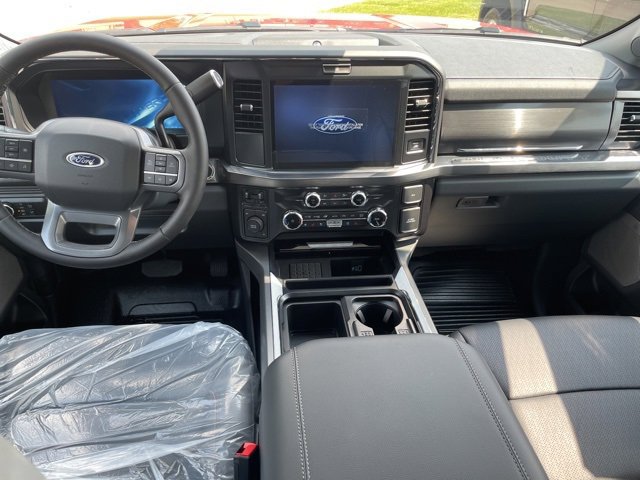 New 2025 Ford F550 4x4 Crew Cab image 14
