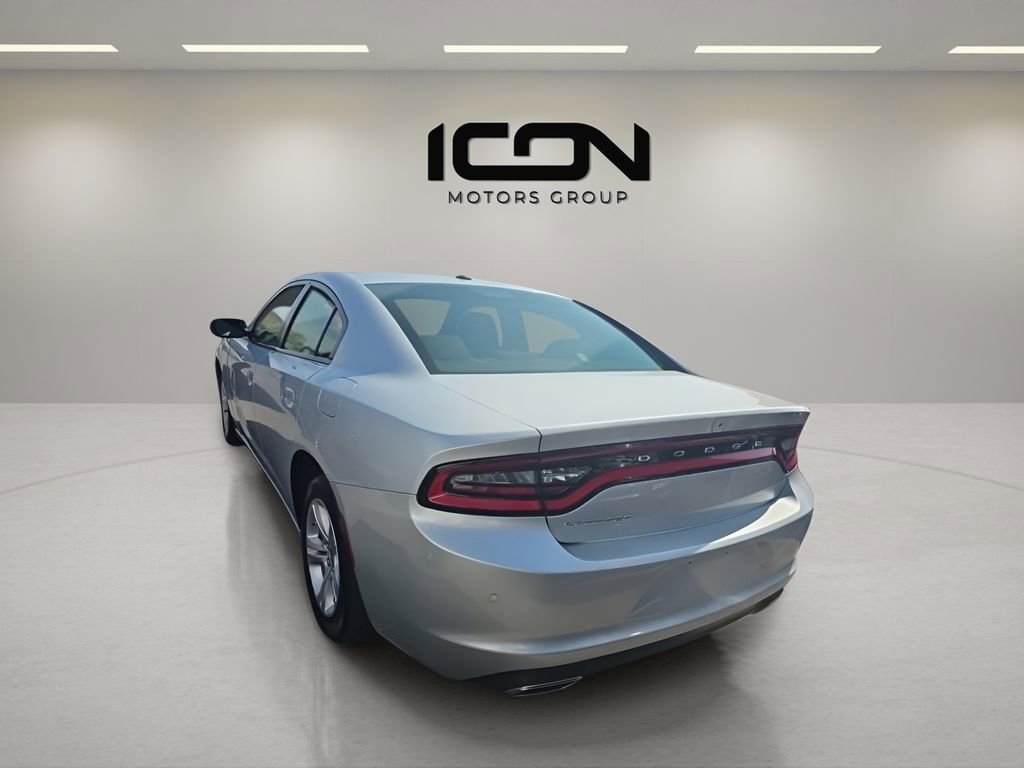 Used 2022 Dodge Charger SXT RWD image 2