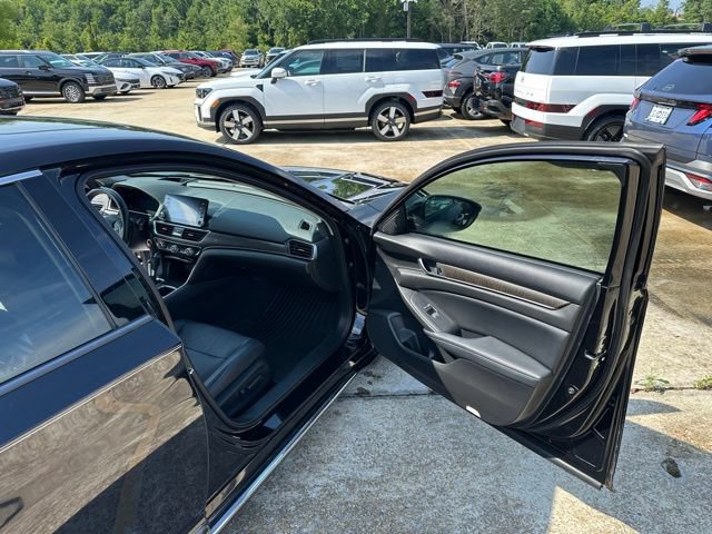 Used 2018 Honda Accord Touring image 15