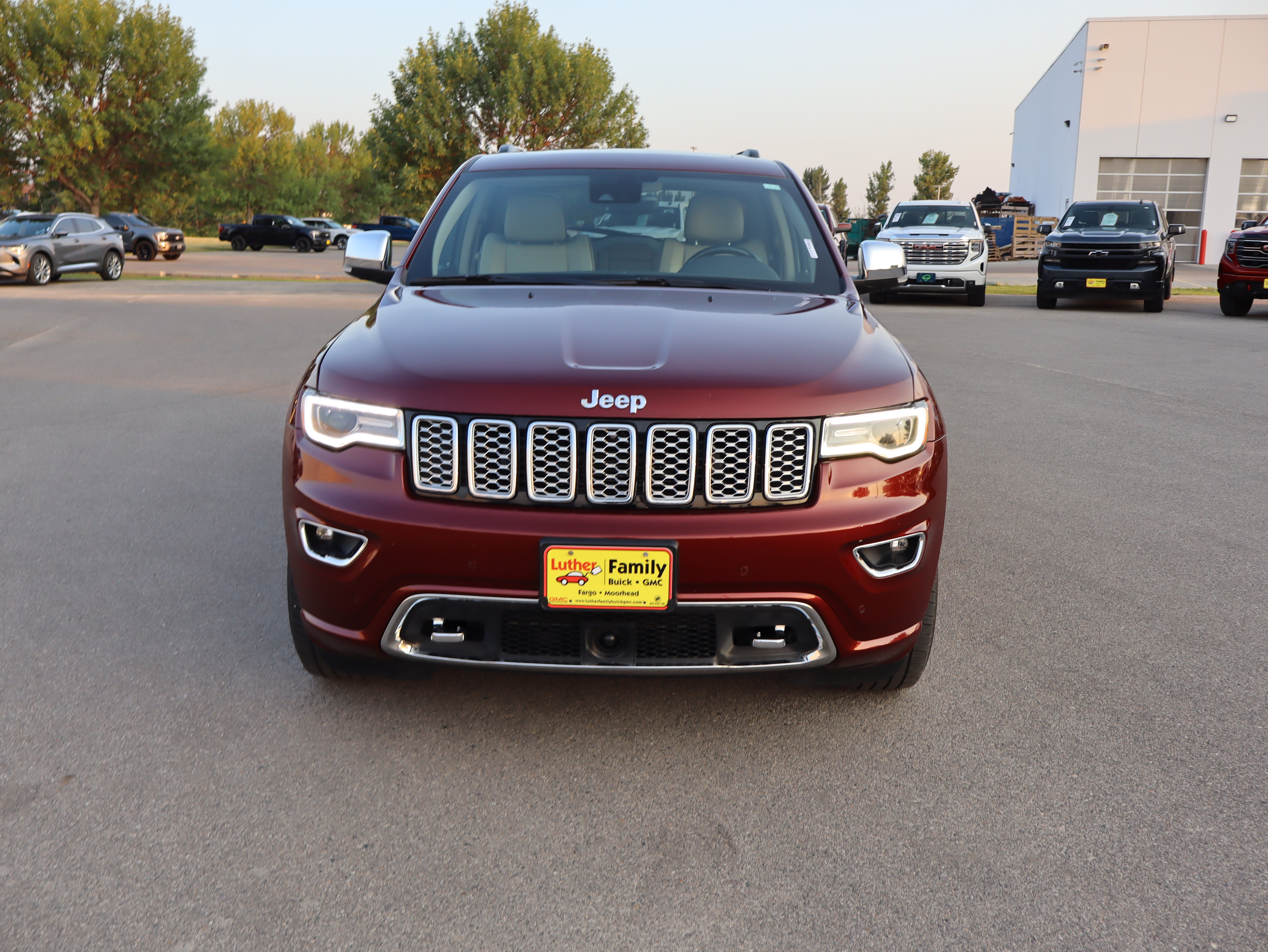 Used 2018 Jeep Grand Cherokee Overland AWD/4WD image 2