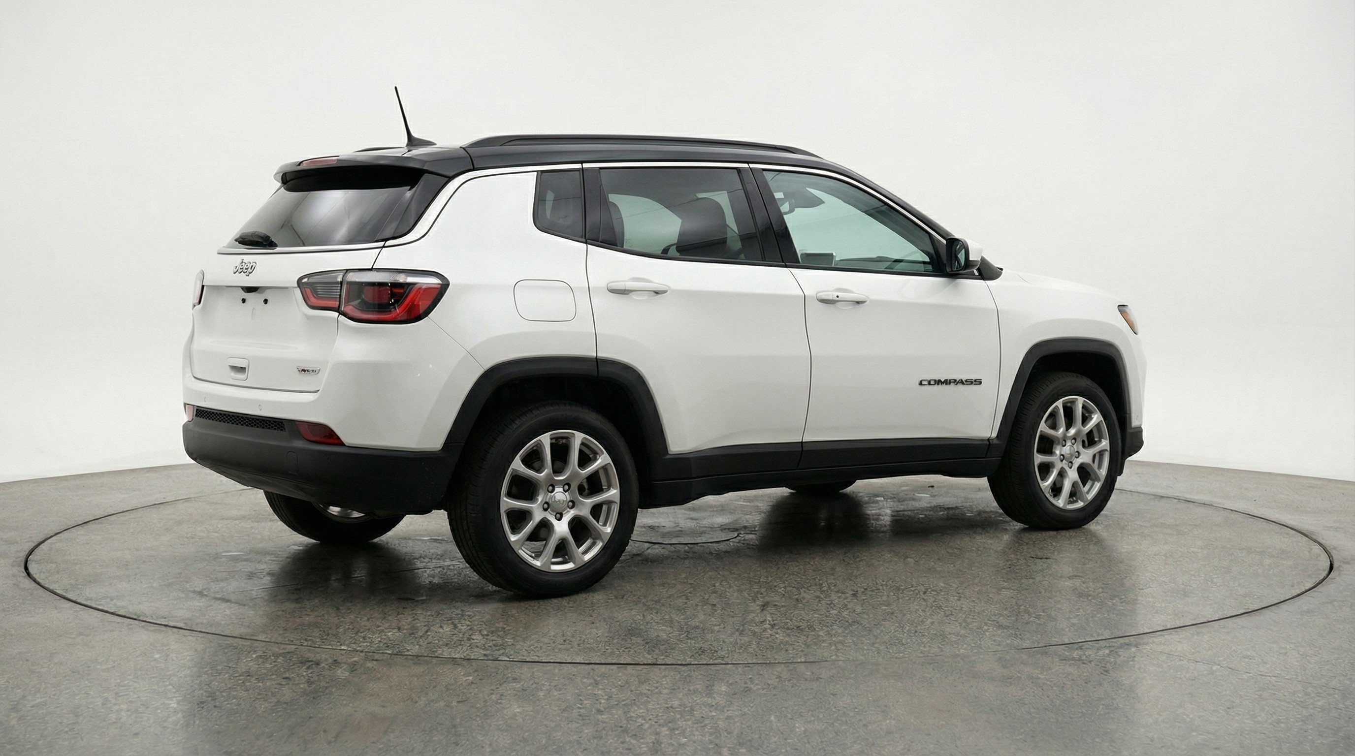 Used 2025 Jeep Compass Limited AWD/4WD image 9