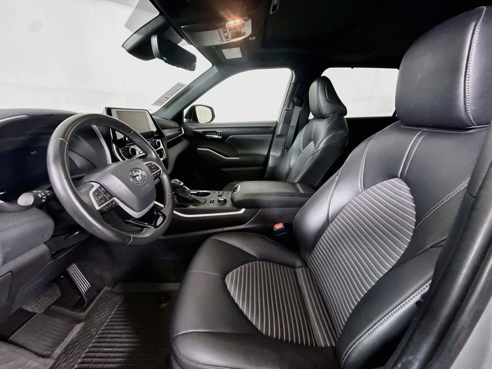 Certified 2025 Toyota Highlander XSE AWD/4WD image 3