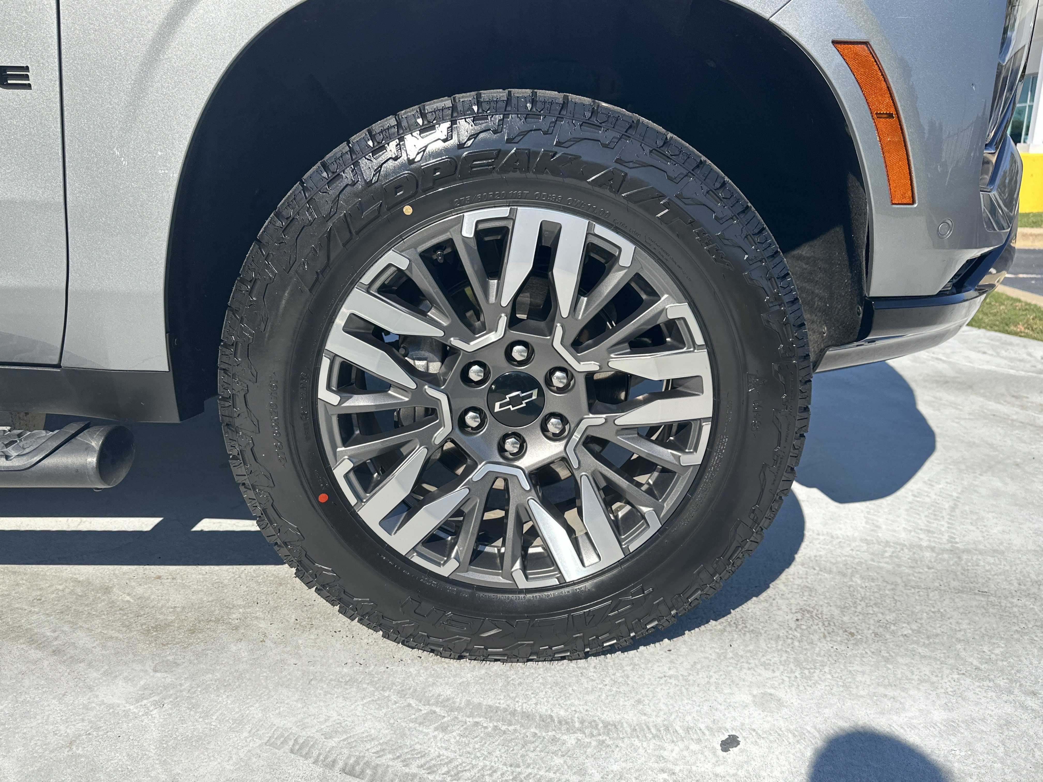 Used 2025 Chevrolet Tahoe Z71 w/ Comfort Package AWD/4WD image 13