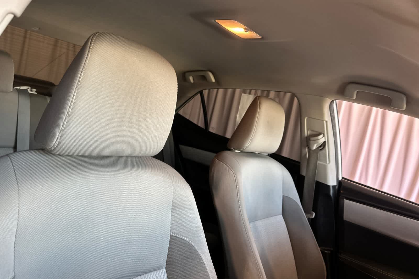 Used 2017 Toyota Corolla LE w/ Carpet Mat Package (TMS) FWD image 18
