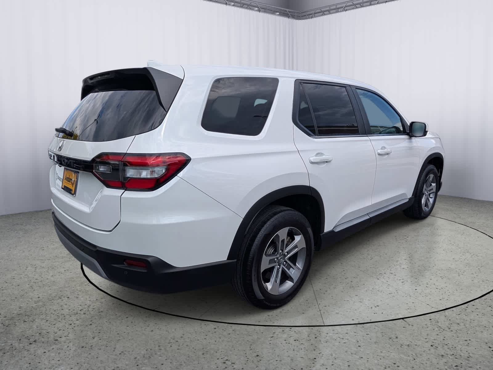 Certified 2023 Honda Pilot EX-L image 3