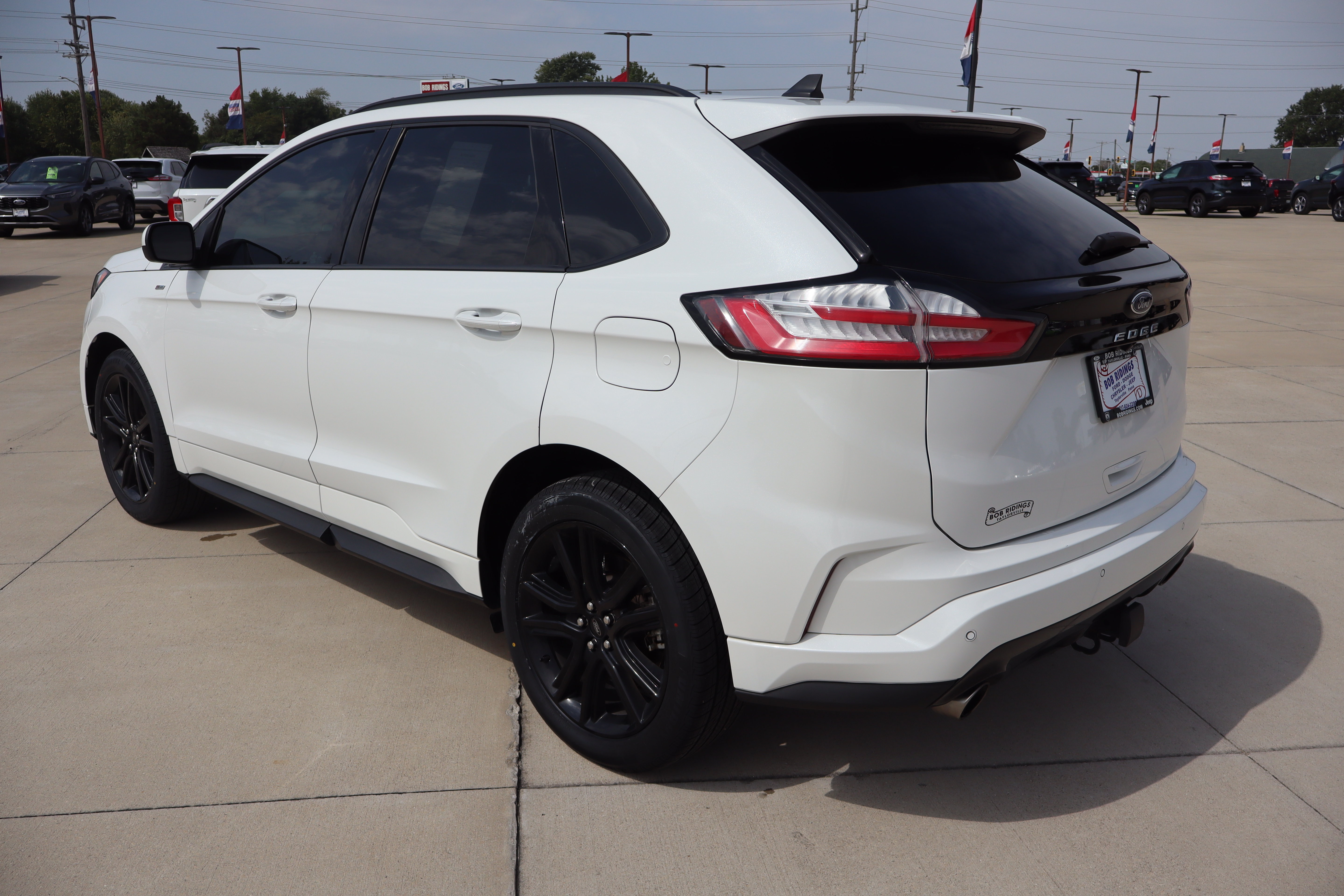Used 2021 Ford Edge ST-Line w/ Class II Trailer Tow Package AWD/4WD image 7