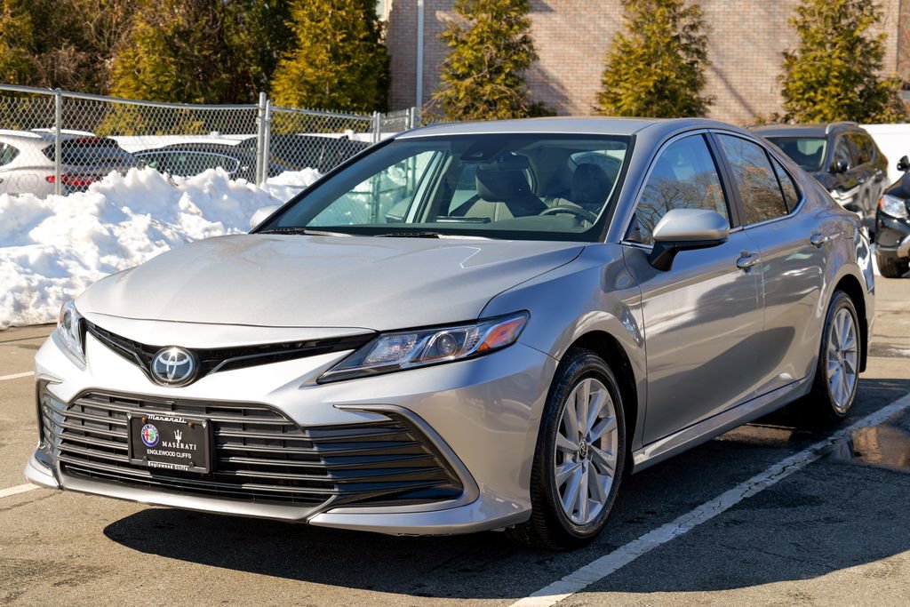 Used 2022 Toyota Camry LE w/ Carpet Mat Package (TMS) FWD image 3