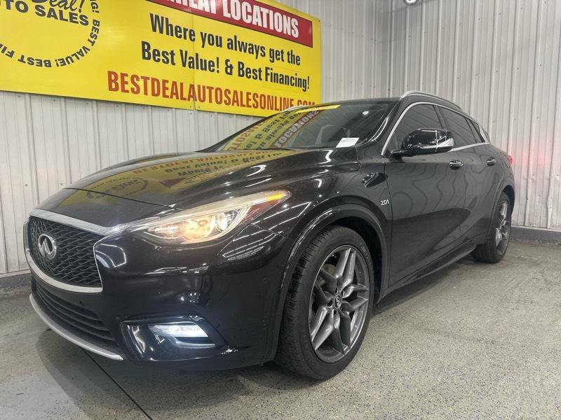 Used 2018 INFINITI QX30 Premium w/ Navigation Package FWD image 1