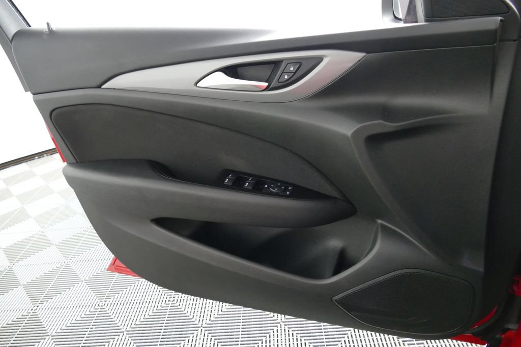 Used 2019 Buick Regal Preferred AWD/4WD image 10