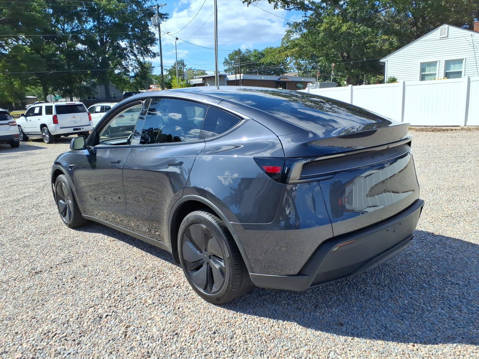 Used 2026 Tesla Model Y 2WD image 5