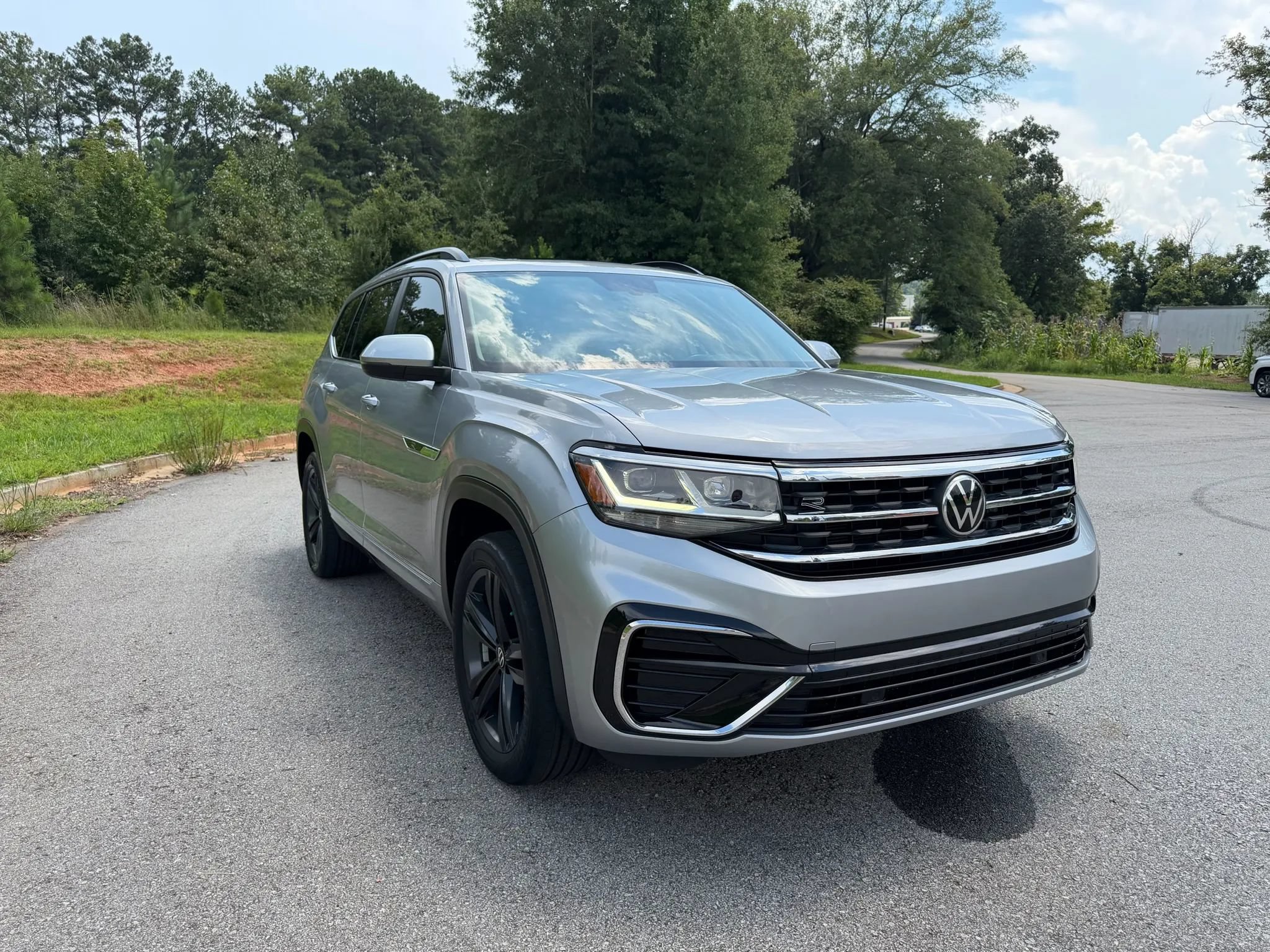 Used 2021 Volkswagen Atlas SE w/ Panoramic Sunroof Package FWD image 3