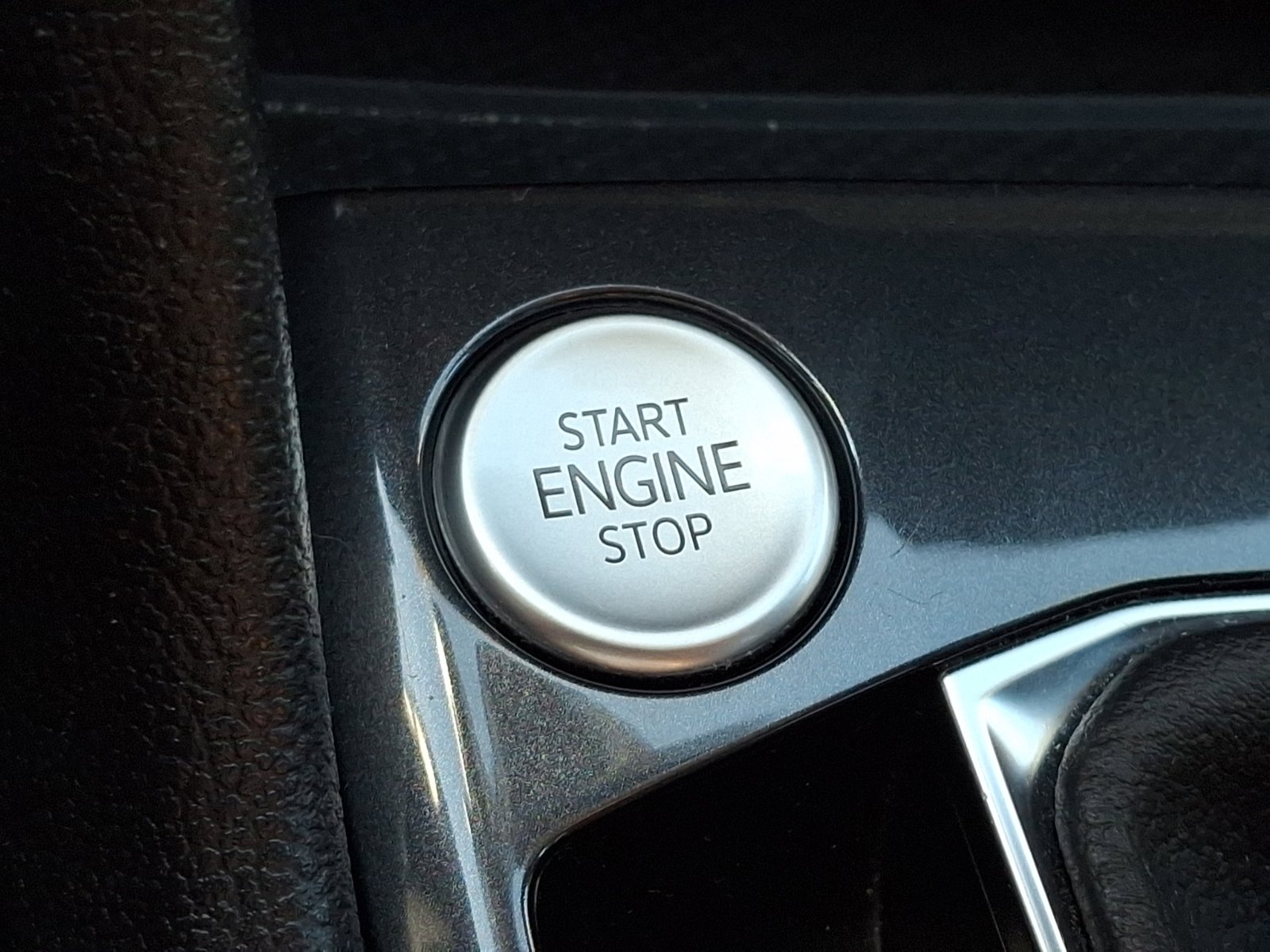 Certified 2024 Volkswagen Tiguan SE image 27