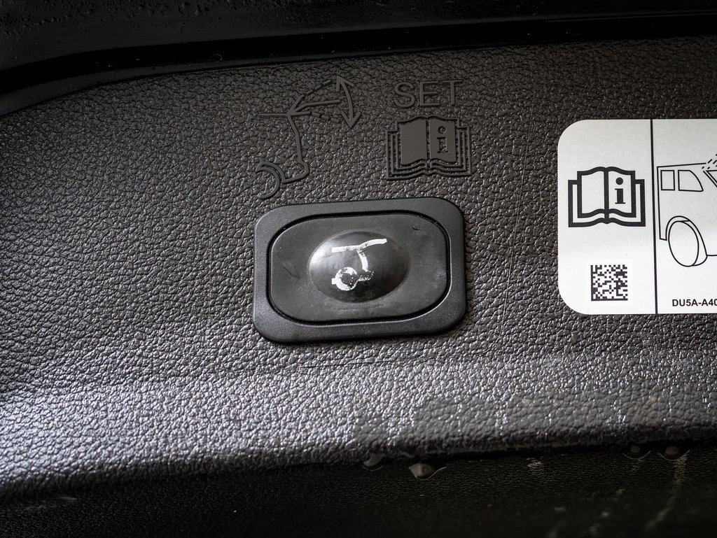 Used 2018 Ford Escape Titanium image 18