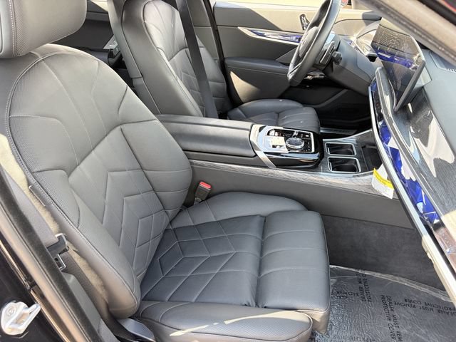 Used 2025 BMW 750e xDrive AWD/4WD image 11