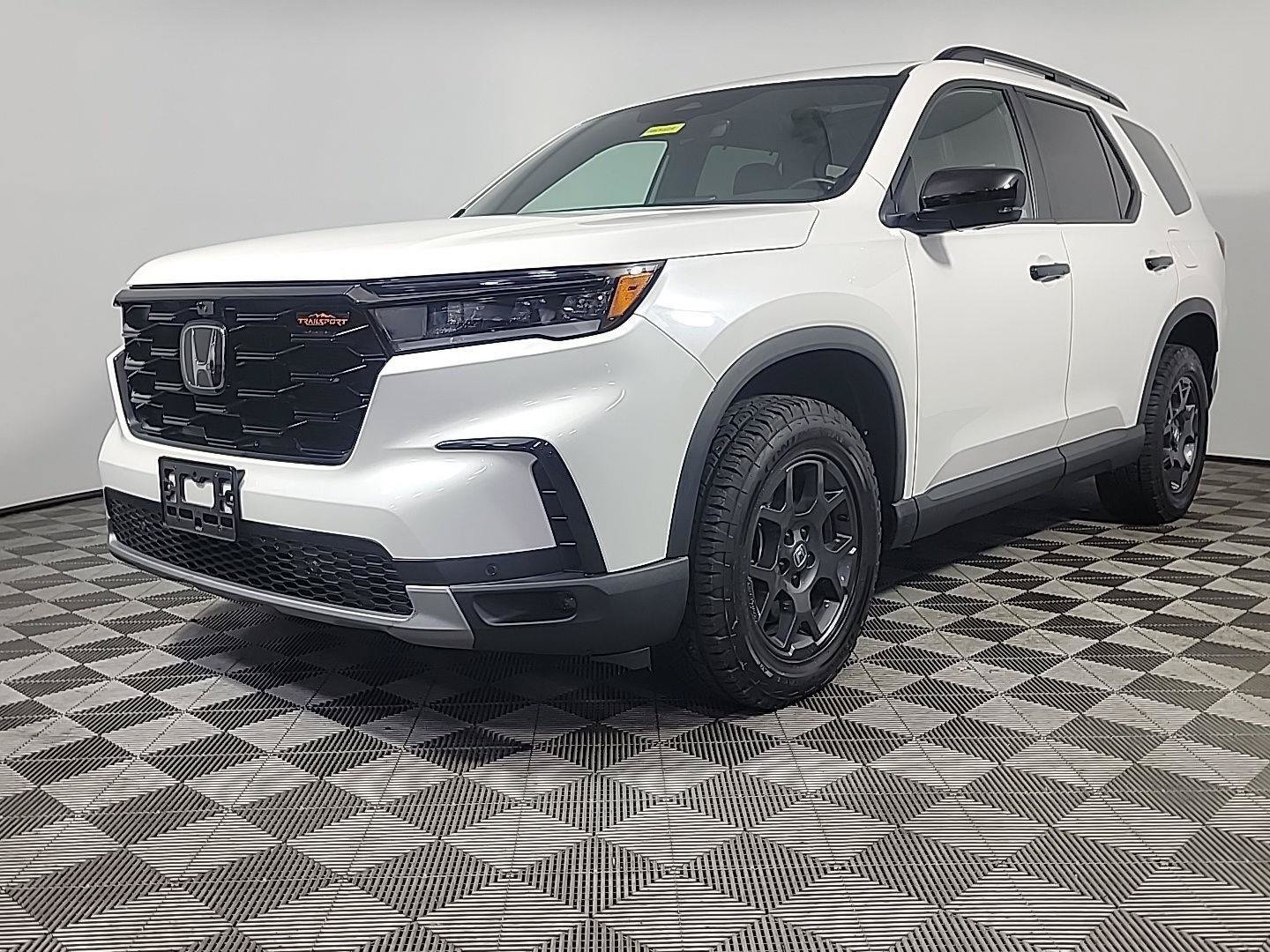 Certified 2025 Honda Pilot TrailSport image 12
