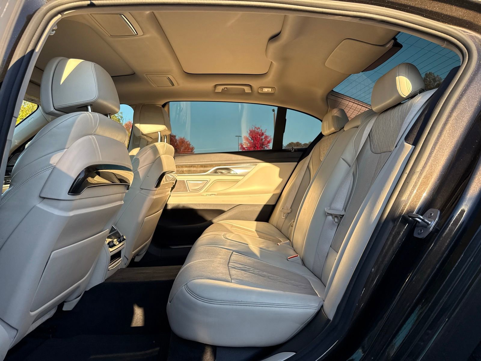 Used 2016 BMW 740i image 30