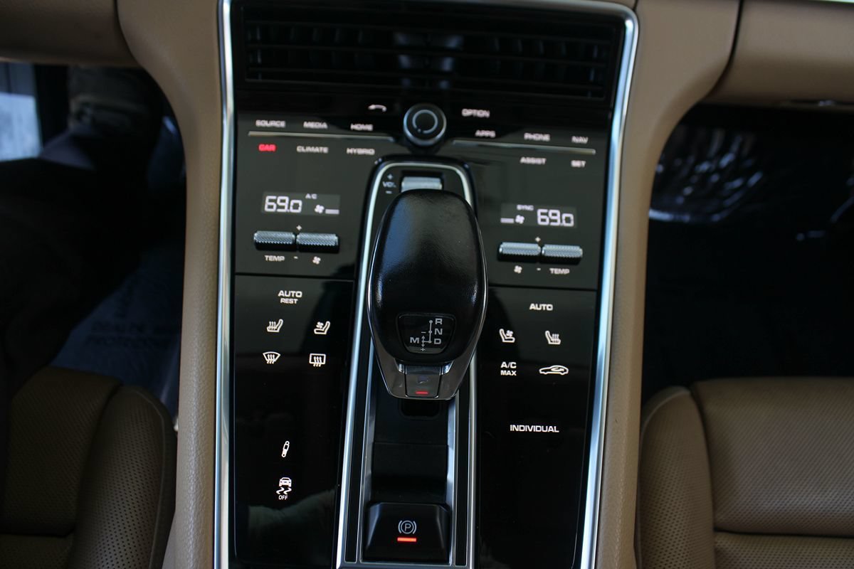 Used 2020 Porsche Panamera 4 E-Hybrid AWD/4WD image 31
