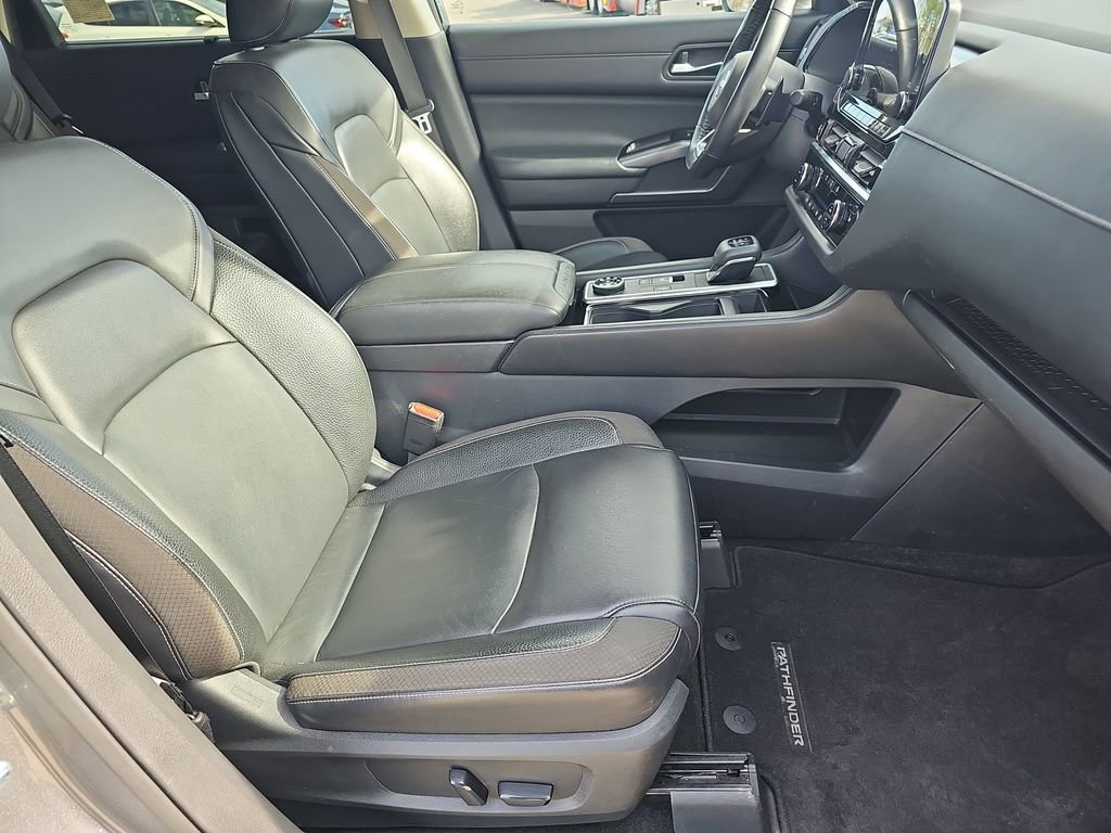 Used 2022 Nissan Pathfinder SL image 11