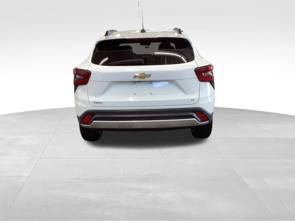 Used 2024 Chevrolet Trax LT w/ Driver Confidence Package FWD image 5
