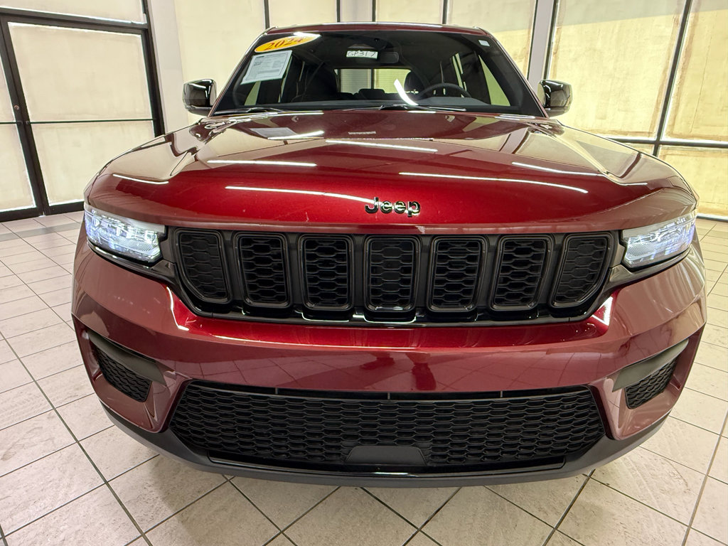 Used 2024 Jeep Grand Cherokee Altitude image 11