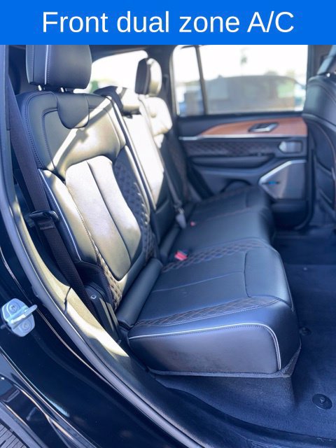 Used 2023 Jeep Grand Cherokee Summit AWD/4WD image 28