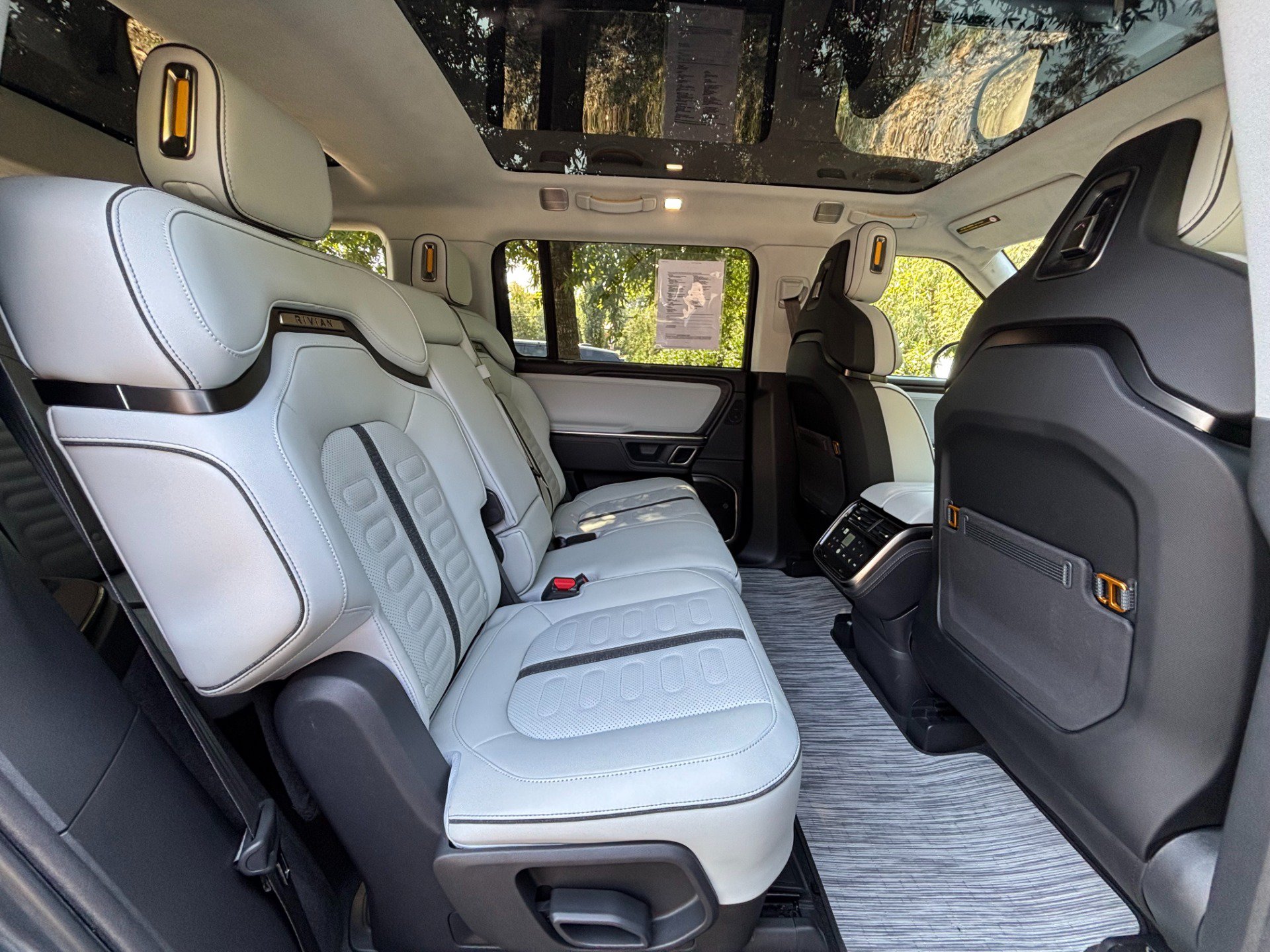 Used 2024 Rivian R1S Adventure Dual AWD/4WD image 20