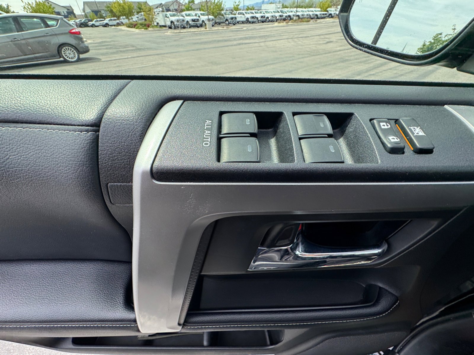Used 2023 Toyota 4Runner SR5 AWD/4WD image 13
