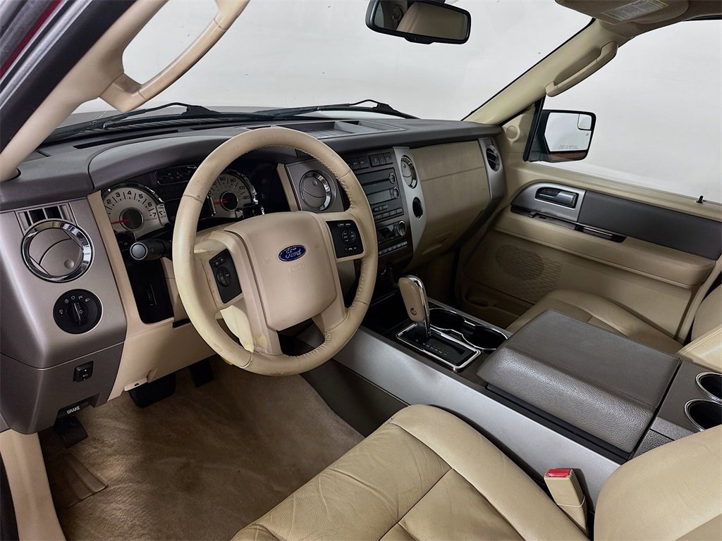 Used 2013 Ford Expedition XLT image 28
