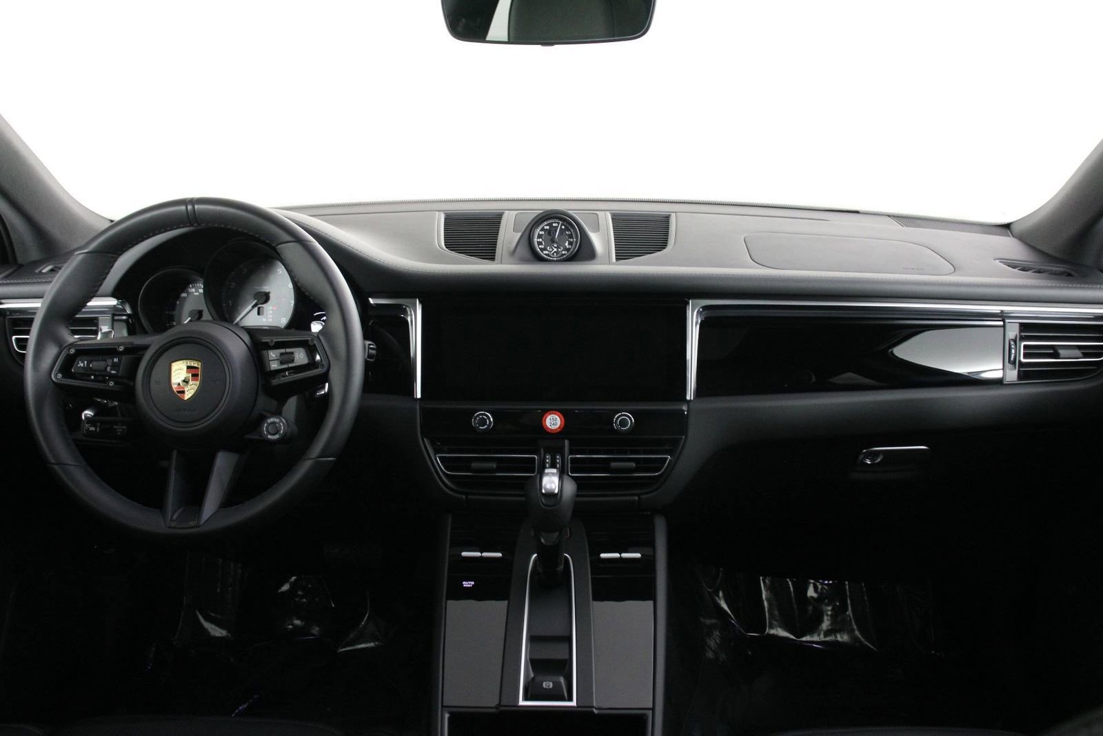 Certified 2025 Porsche Macan S image 11