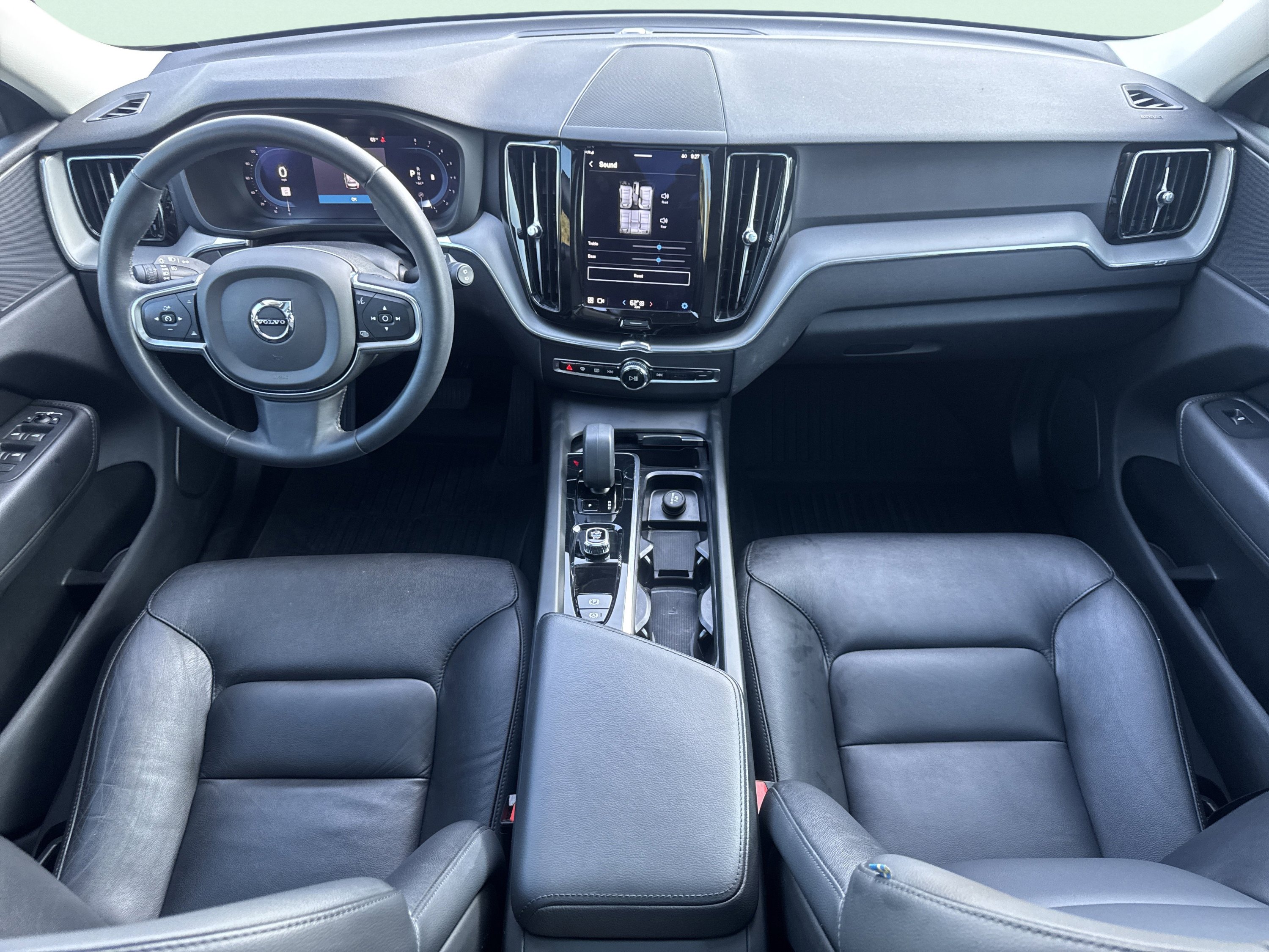 Used 2023 Volvo XC60 B5 Core image 52