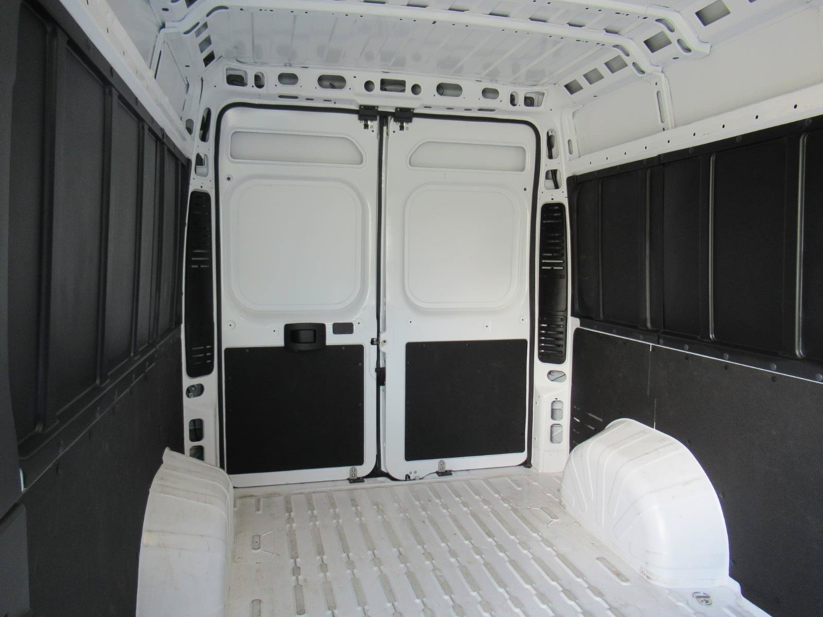 Used 2026 RAM ProMaster 2500 w/ Convenience Group FWD image 14