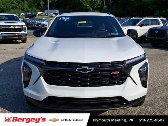 Certified 2024 Chevrolet Trax RS w/ Driver Confidence Package FWD image 3
