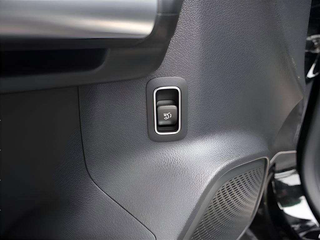 Certified 2025 Mercedes-Benz GLA 250 4MATIC image 52