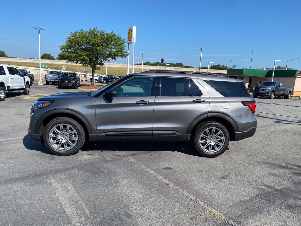 New 2026 Ford Explorer Active w/ Active Comfort Package AWD/4WD image 4