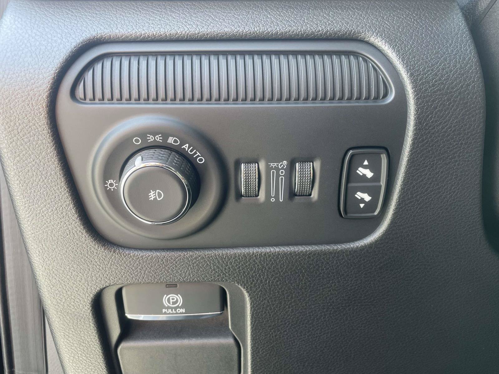 Used 2024 Jeep Wagoneer 4WD image 18