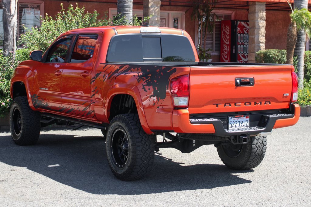 Used 2017 Toyota Tacoma TRD Sport image 6