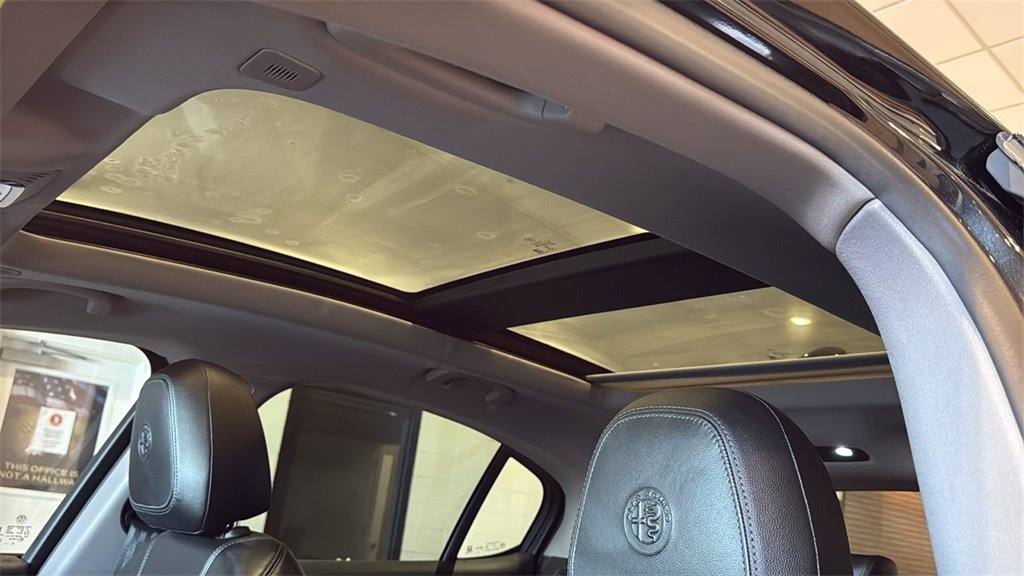 Used 2020 Alfa Romeo Stelvio Ti w/ Nero Edizione image 26