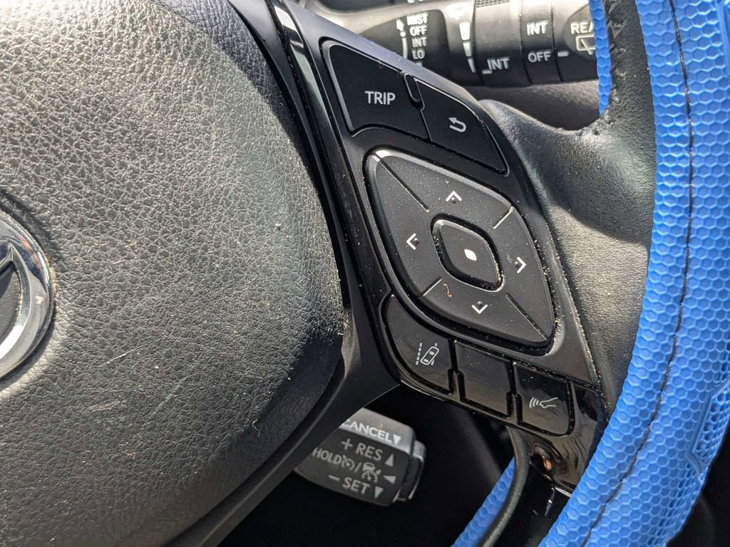 Used 2020 Toyota C-HR XLE FWD image 27