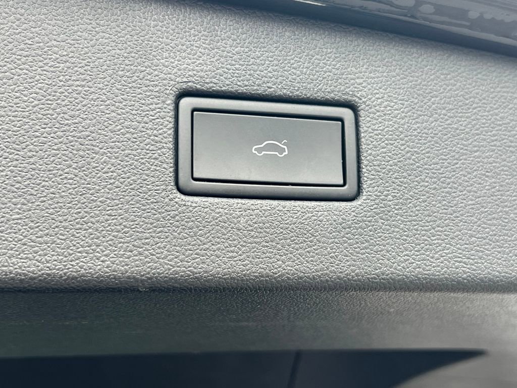 Used 2024 Volkswagen Tiguan Wolfsburg Edition image 14