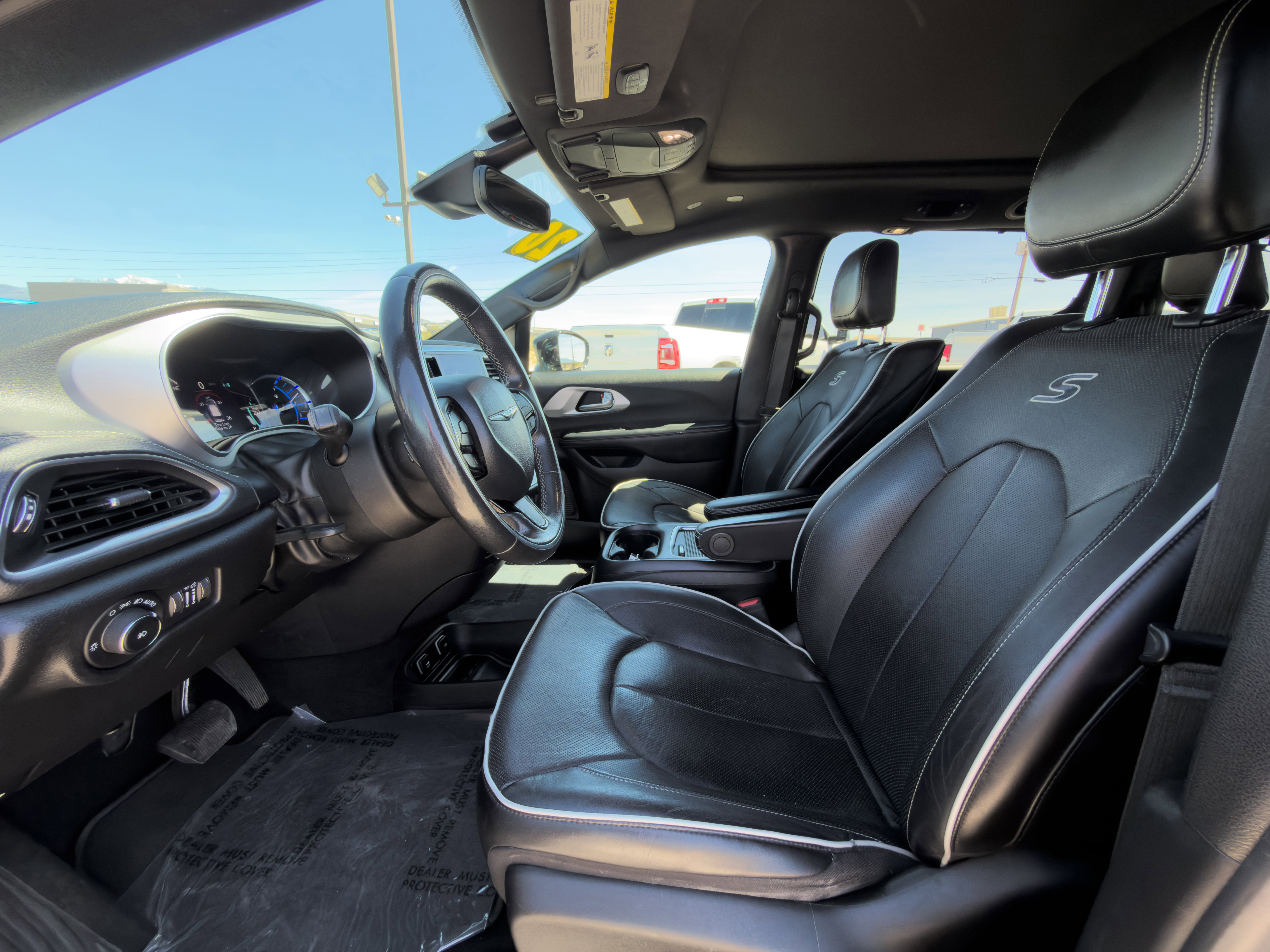 Used 2020 Chrysler Pacifica Limited w/ Advanced Safetytec Group FWD image 10