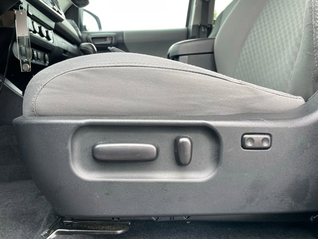 Used 2020 Toyota Tacoma SR5 RWD image 23
