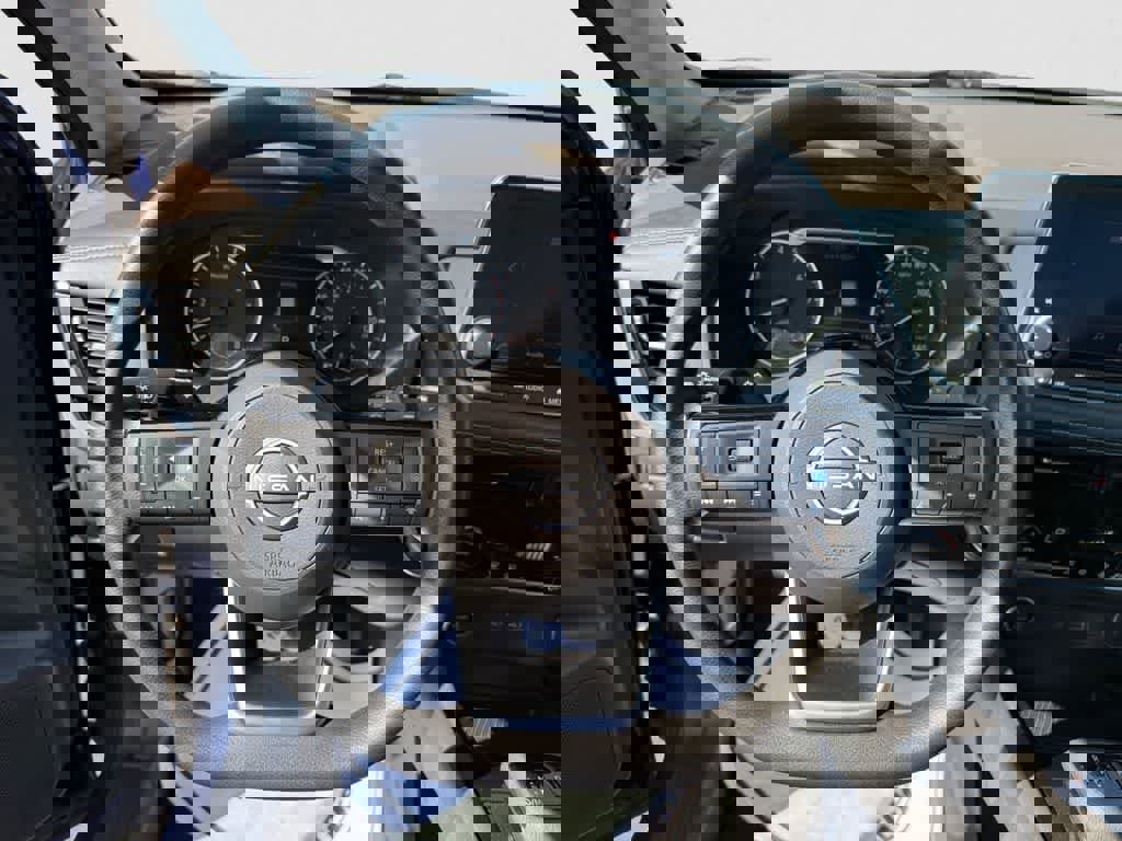 Used 2023 Nissan Rogue SV image 10